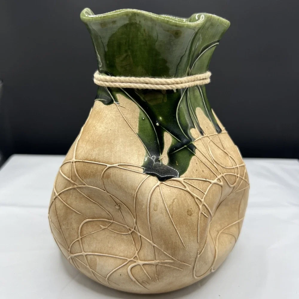 Vintage Aruba Art Pottery Money Sack Vase Gold Island Relief Emblem Drip‎ Glaze